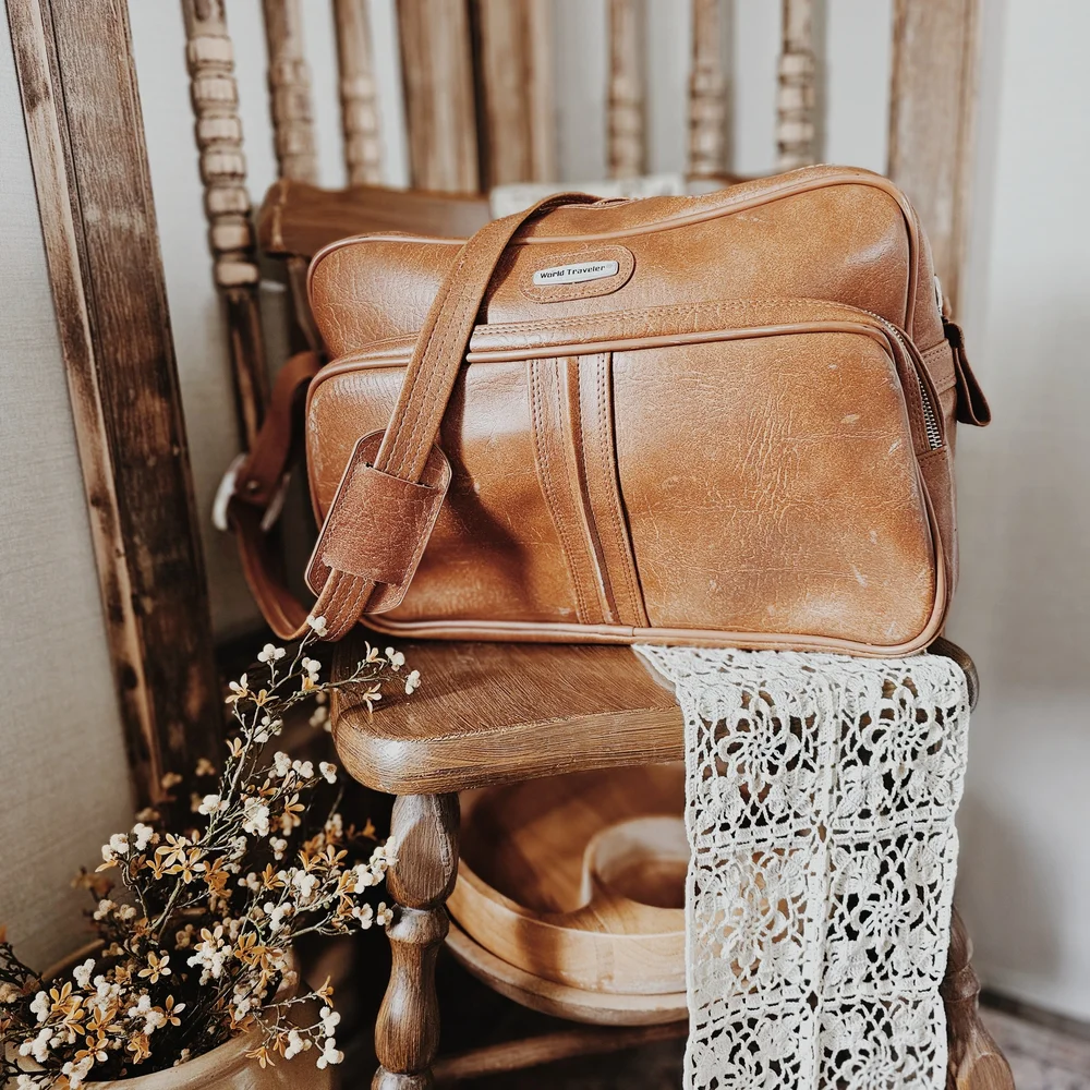 Vintage World Traveler Brown Leather Carry On Luggage - Picture 2 of 11
